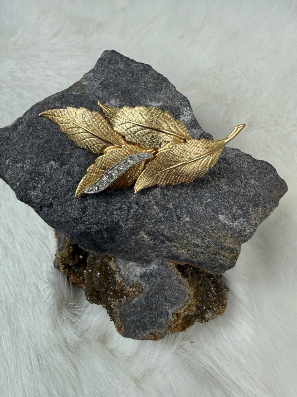Vintage Gold Tone & Rhinestone Leaves Brooch 1" X 2.25"